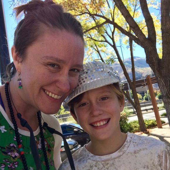 Meet your Poshers, Laurel & Ramona! - Picture 5 of 5